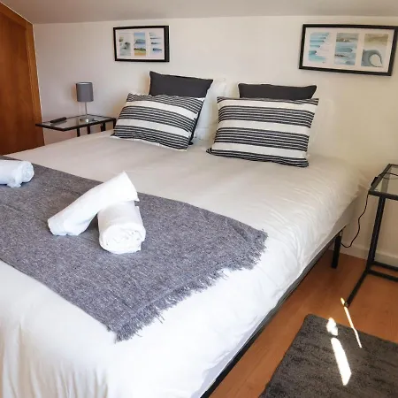 Peniche Surfshop House * Ferrel (Leiria)